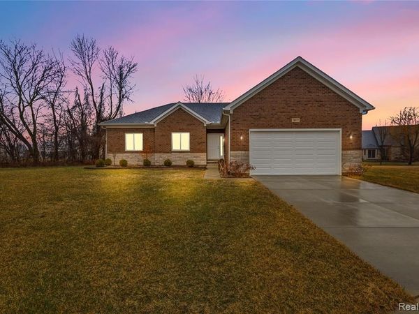 38557 Mountain Ash Court, Clinton Twp, MI 48036