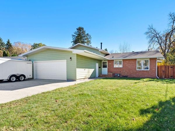 2807 Edgewood Drive N, Fargo, ND 58102