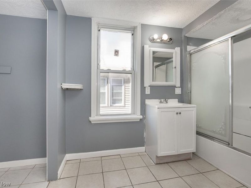 7815 Jeffries Avenue, Cleveland, OH 44105 Photo 13