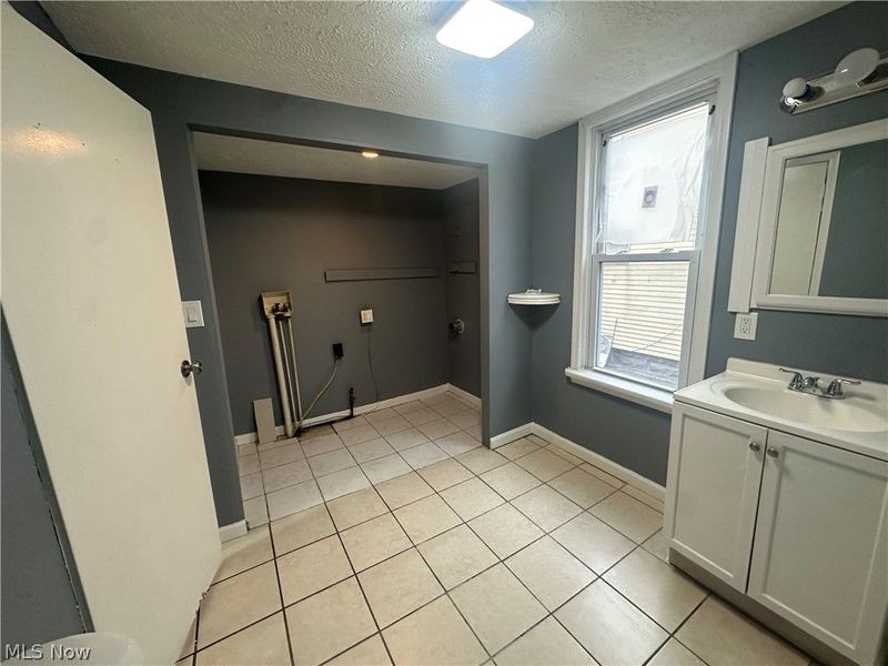 7815 Jeffries Avenue, Cleveland, OH 44105 Photo 7