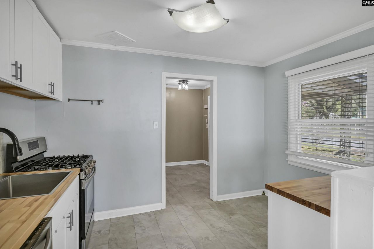 2882 Ashton Street  Photo 8