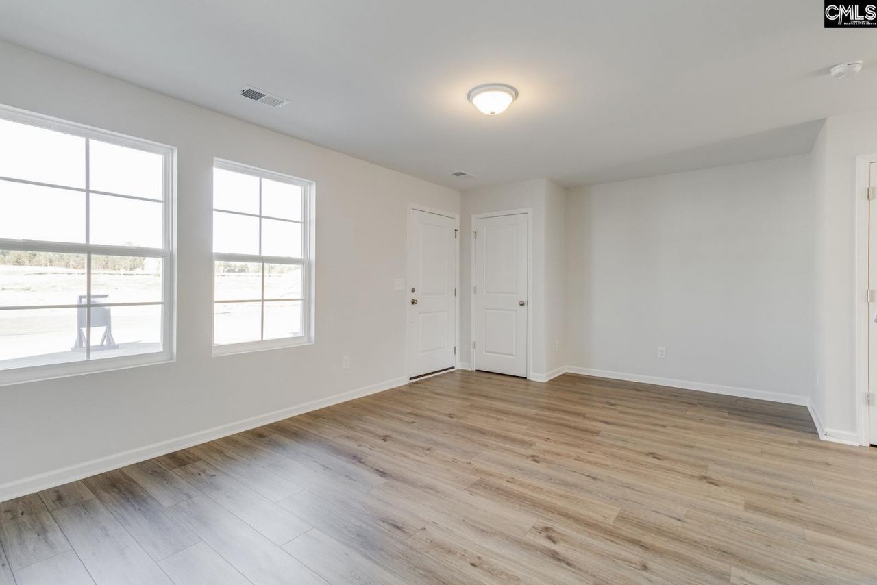 3047 Harborview Drive Photo 4