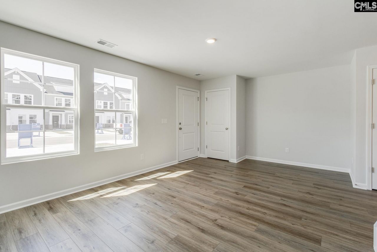 3047 Harborview Drive Photo 6