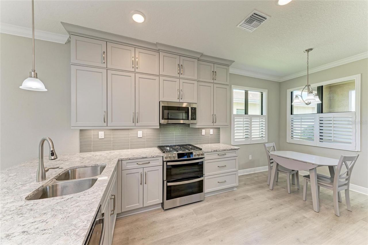 5220 Barnett Circle , Bradenton, FL 34211 Photo