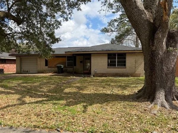 2405 Gardenia Street, Lake Charles, LA 70601