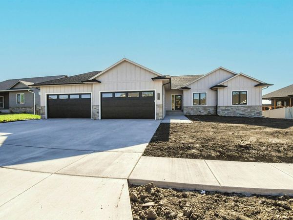 1612 N Notley Ct, Sioux Falls, SD 57110