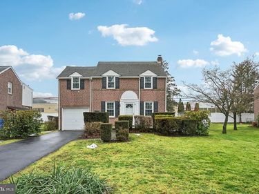 10 PICKWICK LANE, NEWTOWN SQUARE, PA 19073