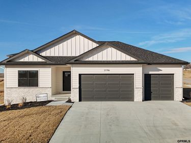 21706 Parkview Drive, Gretna, NE 68028