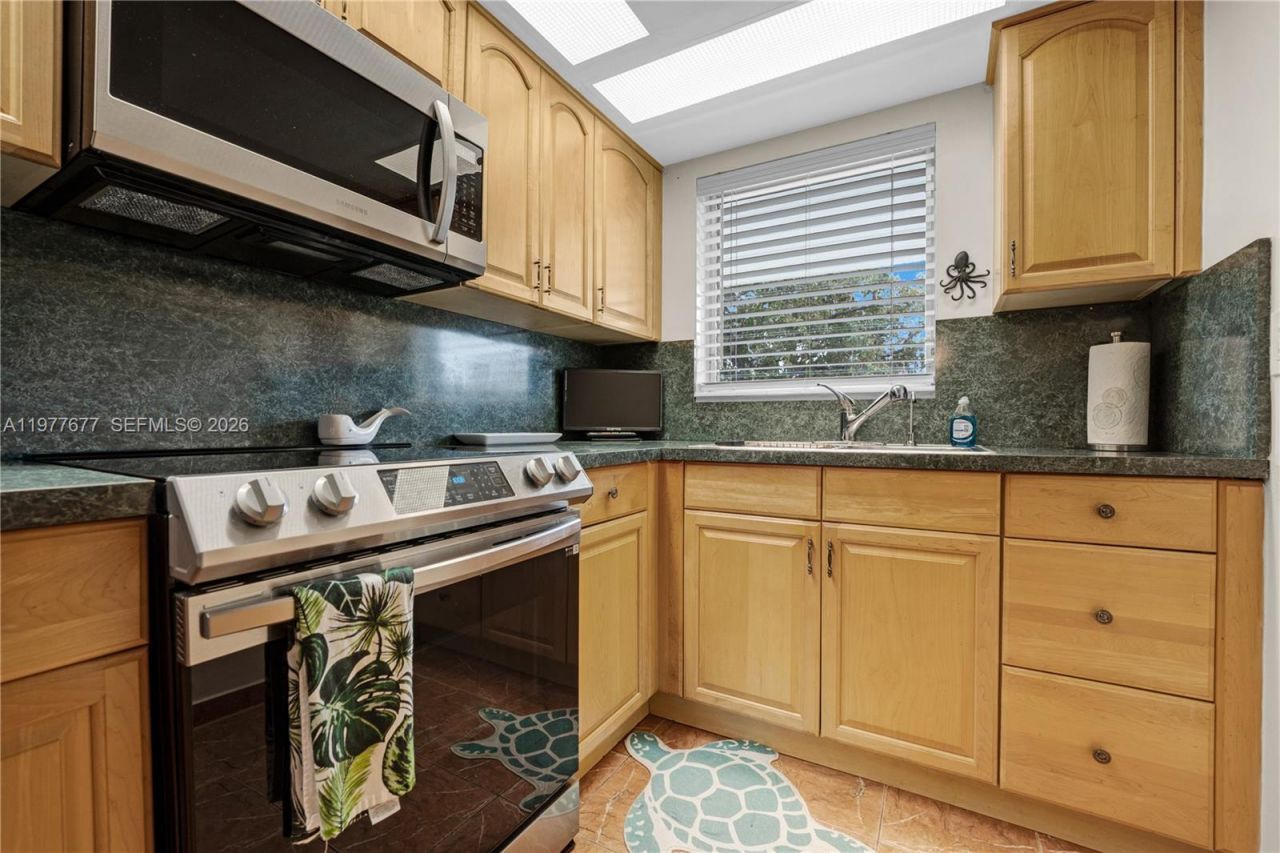 3701 Tyler St , Unit 211, Hollywood, FL 33021 Photo