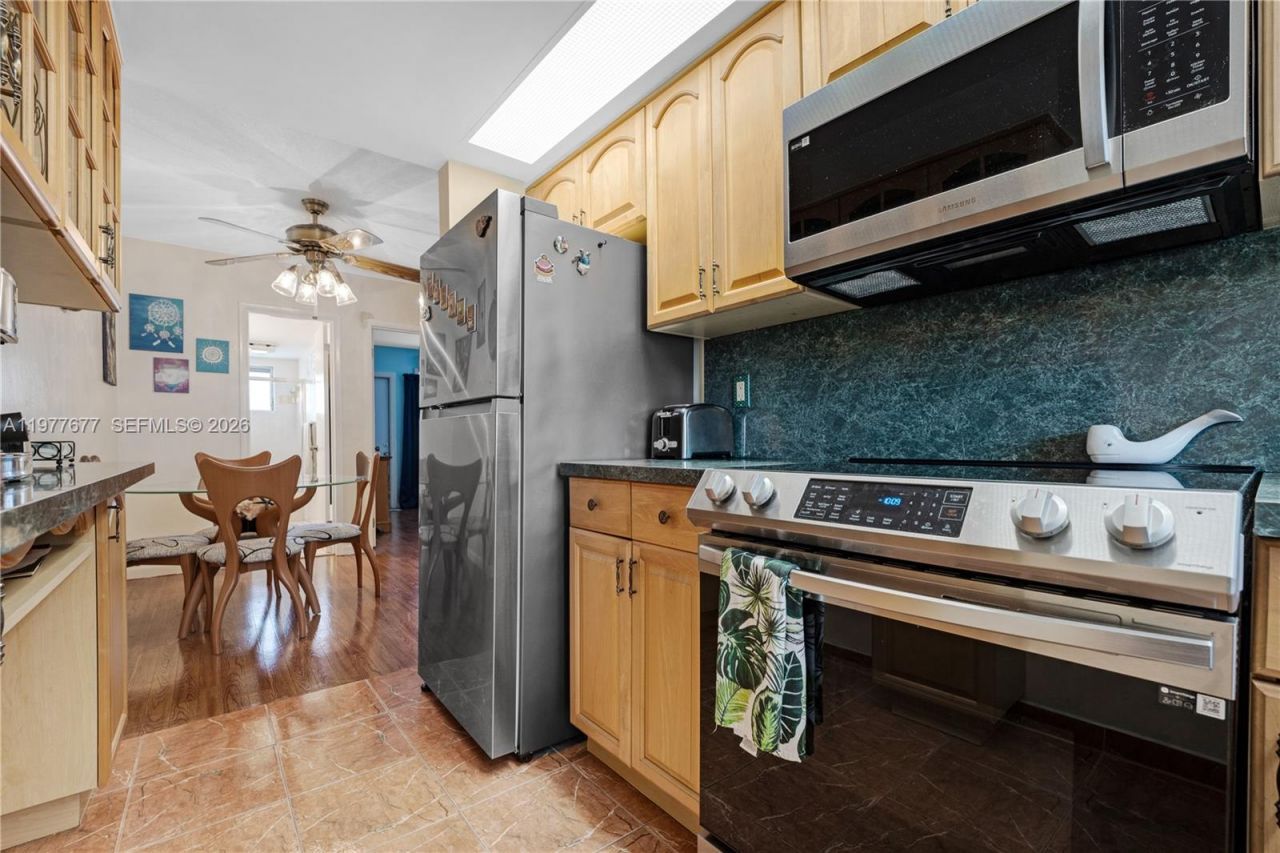 3701 Tyler St , Unit 211, Hollywood, FL 33021 Photo