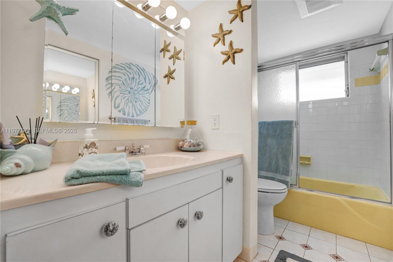 3701 Tyler St , Unit 211, Hollywood, FL 33021 Photo