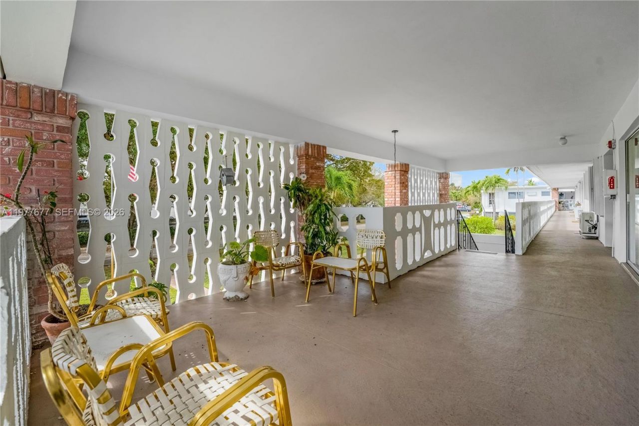 3701 Tyler St , Unit 211, Hollywood, FL 33021 Photo