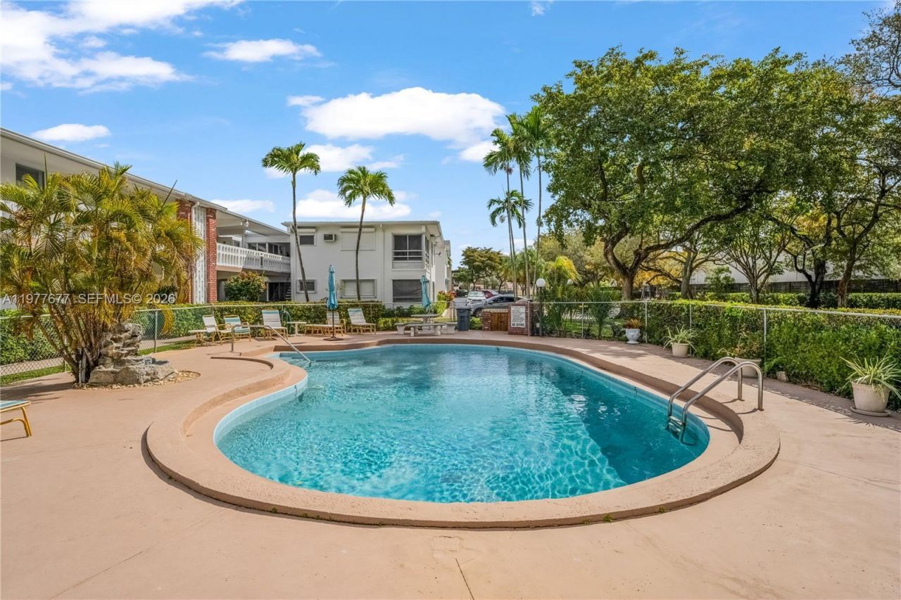 3701 Tyler St , Unit 211, Hollywood, FL 33021 Photo