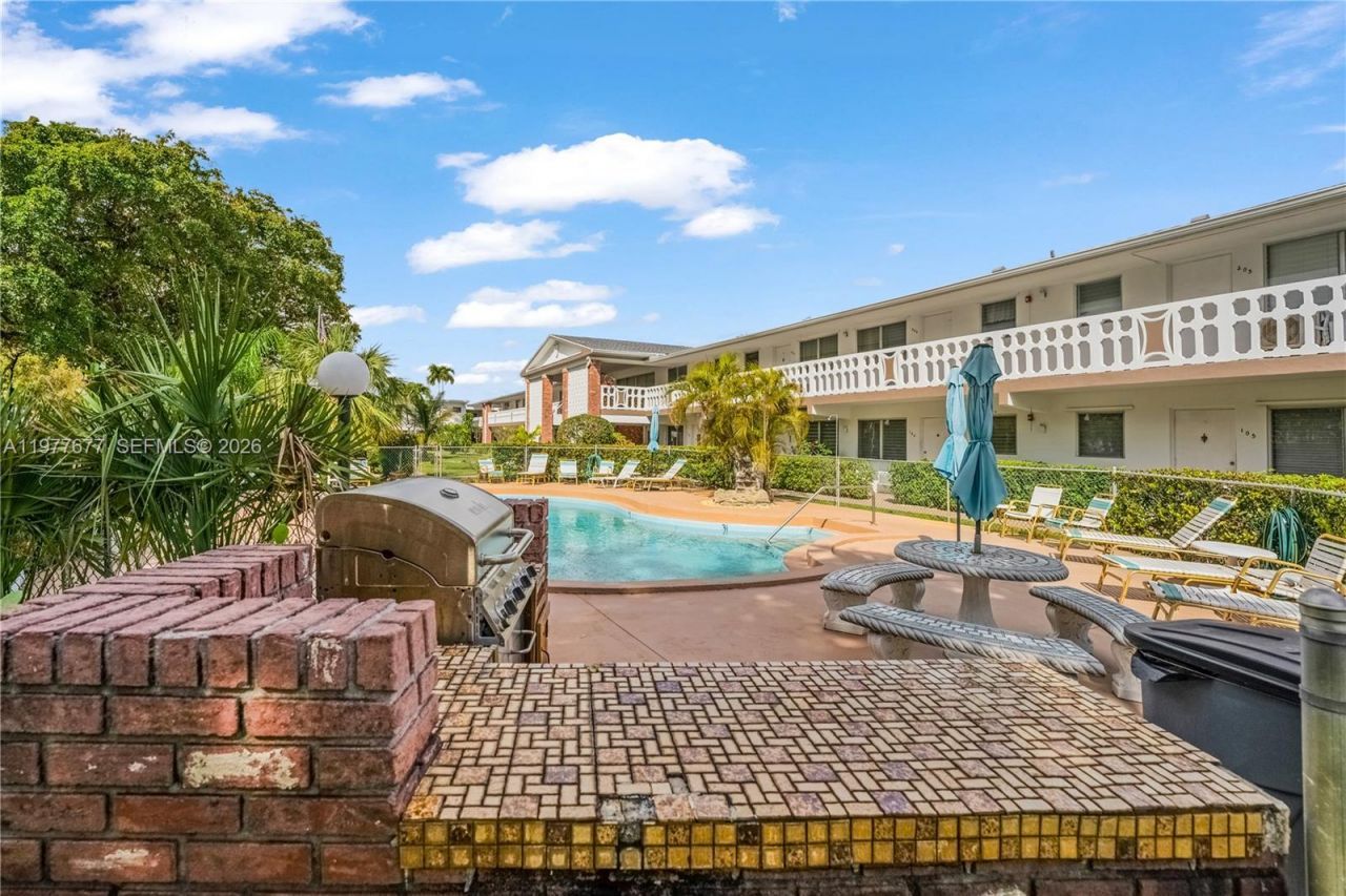 3701 Tyler St , Unit 211, Hollywood, FL 33021 Photo