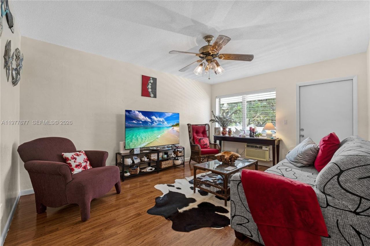3701 Tyler St , Unit 211, Hollywood, FL 33021 Photo