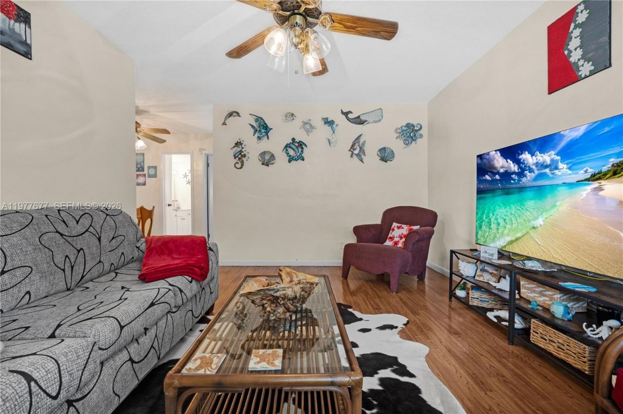 3701 Tyler St , Unit 211, Hollywood, FL 33021 Photo