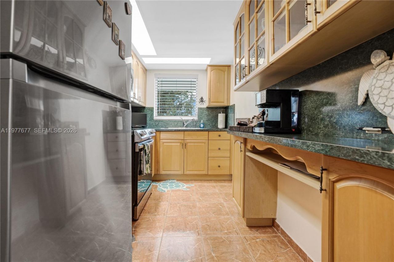 3701 Tyler St , Unit 211, Hollywood, FL 33021 Photo