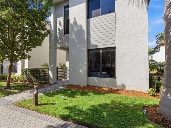 4395 NW 80th Ct , Doral, FL 33166