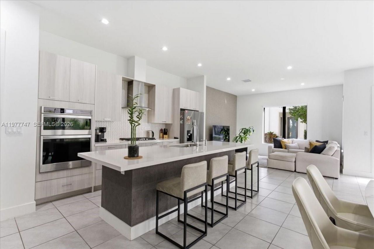 4395 NW 80th Ct , Doral, FL 33166 Photo