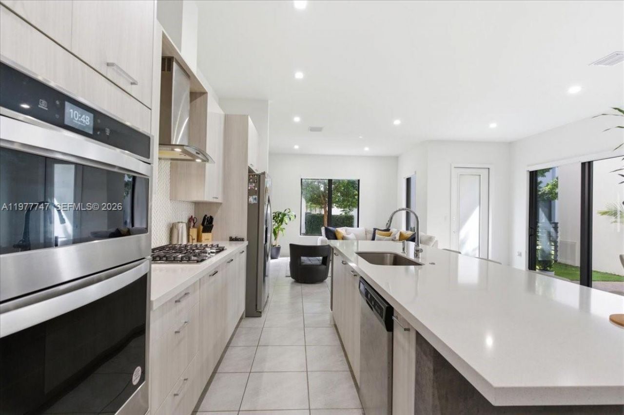 4395 NW 80th Ct , Doral, FL 33166 Photo