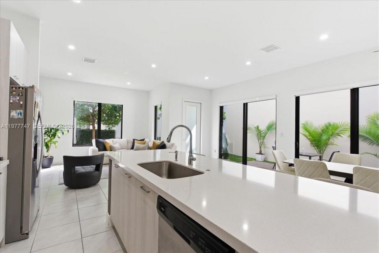 4395 NW 80th Ct , Doral, FL 33166 Photo