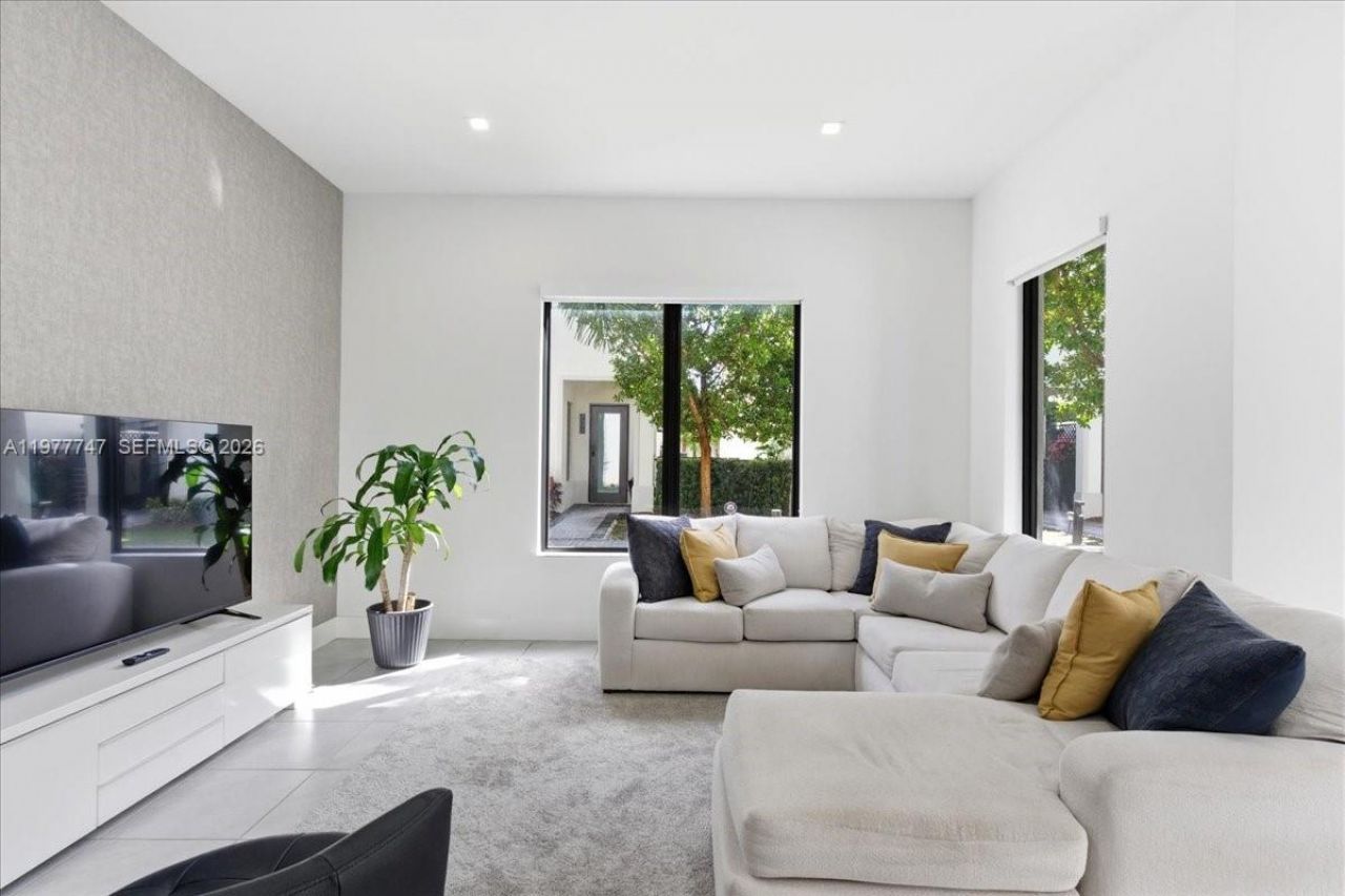 4395 NW 80th Ct , Doral, FL 33166 Photo