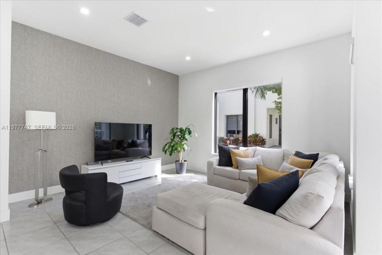 4395 NW 80th Ct , Doral, FL 33166 Photo