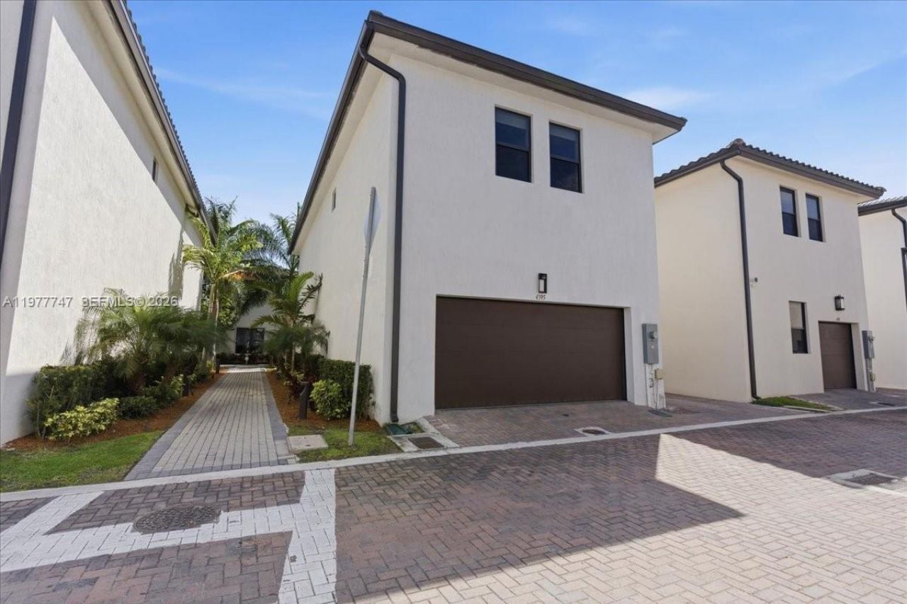 4395 NW 80th Ct , Doral, FL 33166 Photo