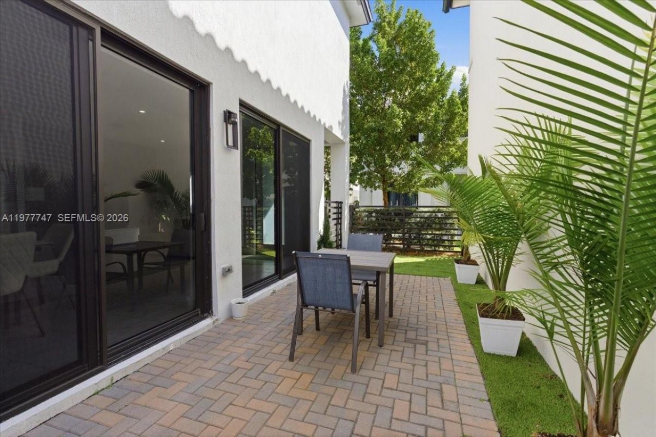 4395 NW 80th Ct , Doral, FL 33166 Photo