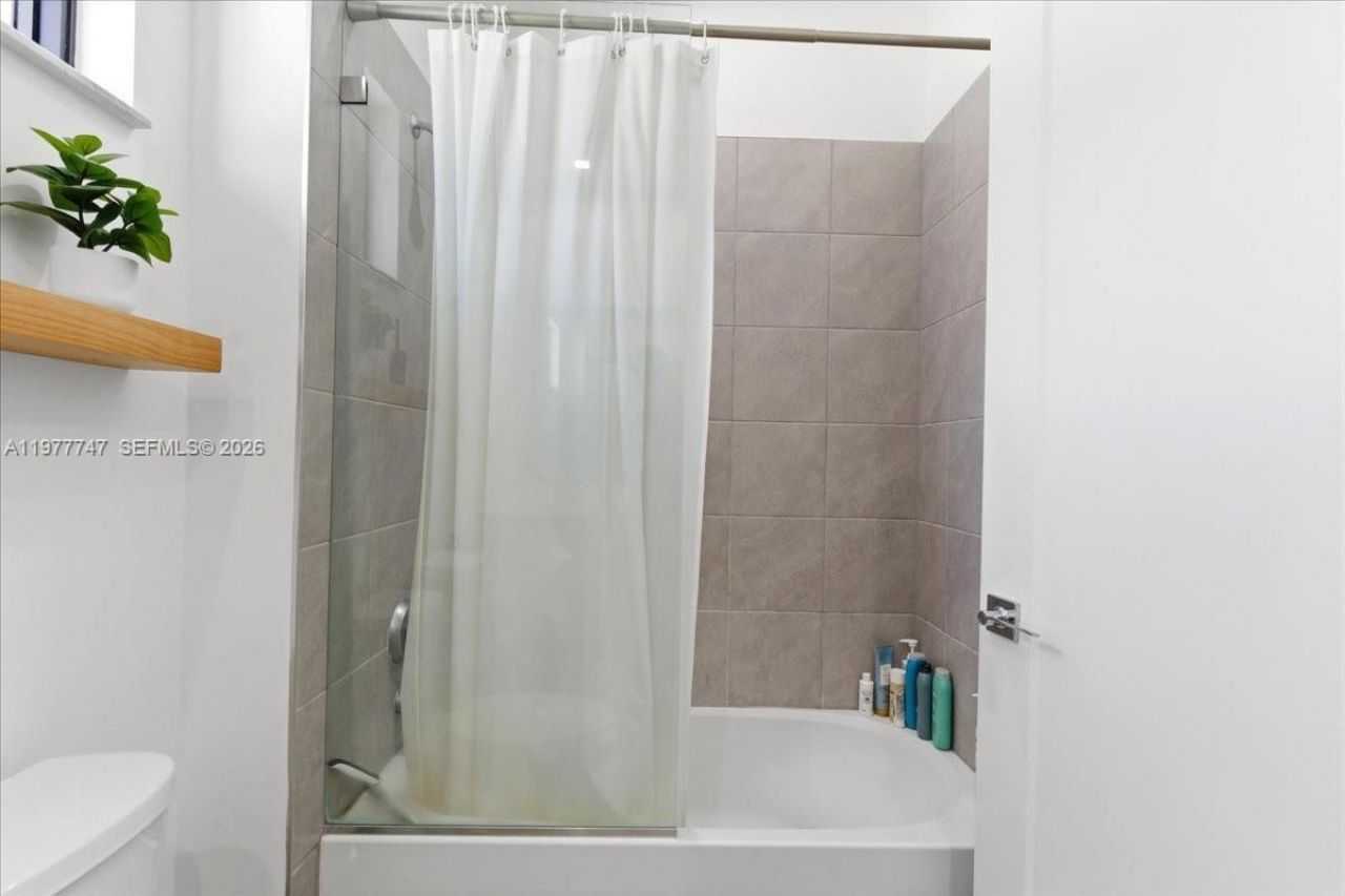 4395 NW 80th Ct , Doral, FL 33166 Photo