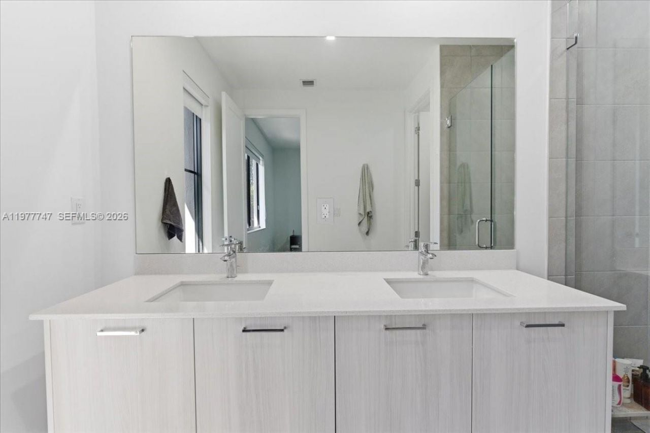 4395 NW 80th Ct , Doral, FL 33166 Photo