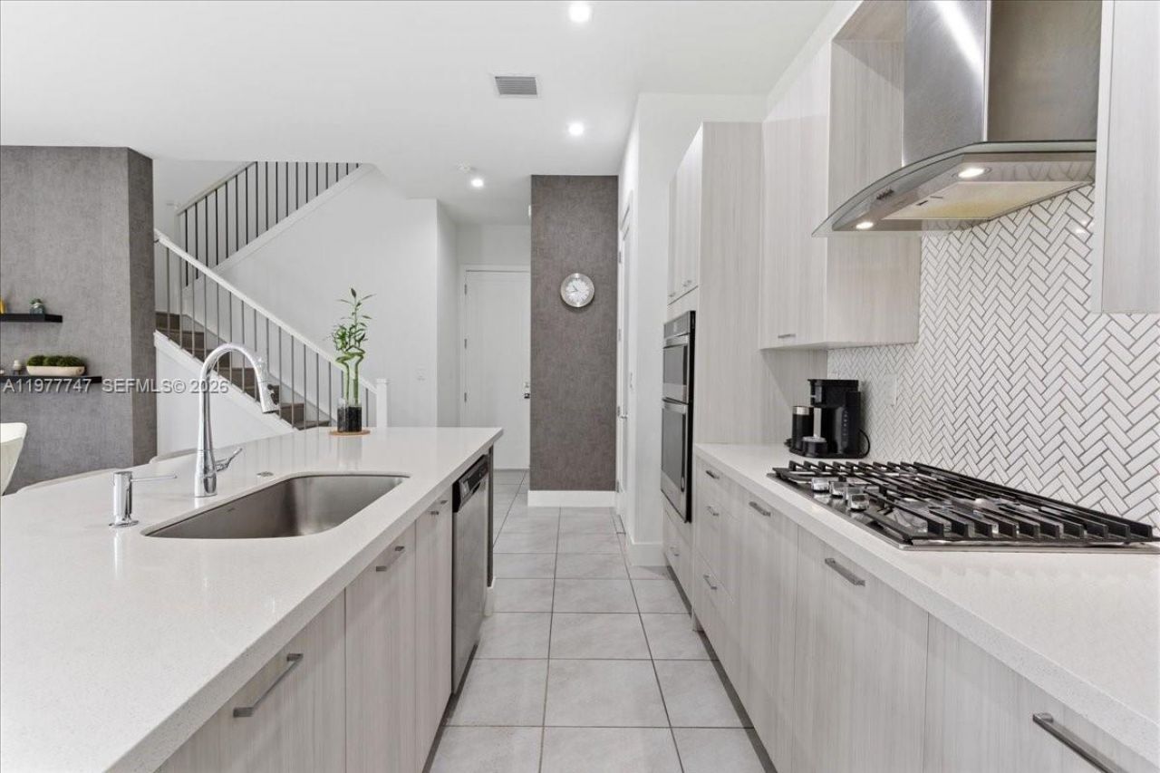 4395 NW 80th Ct , Doral, FL 33166 Photo