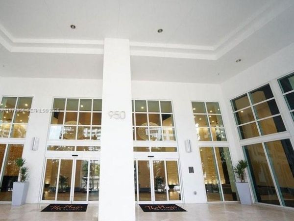 950 Brickell Bay Dr, Unit 1107, Miami, FL 33131