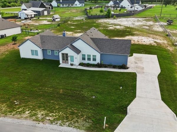 121 Bluegrass Trail, Springtown, TX 76082