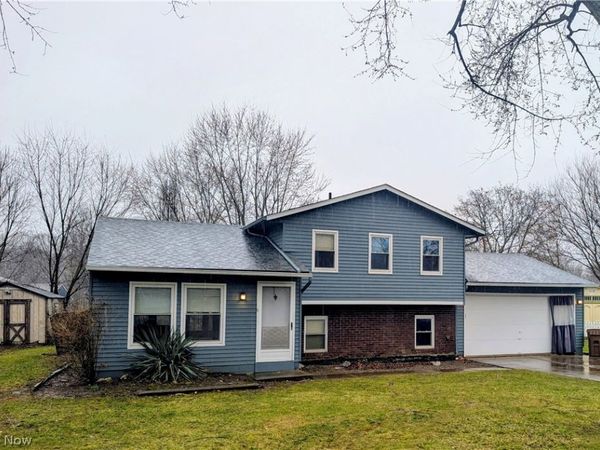 205 Oakwood Lane , Seville, OH 44273