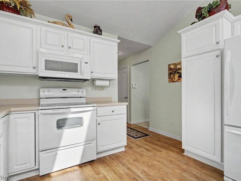 3549 Elmhurst Circle, Uniontown, OH 44685 Photo 11