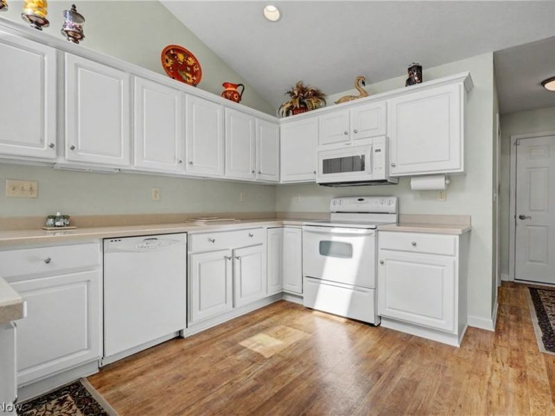 3549 Elmhurst Circle, Uniontown, OH 44685 Photo 12