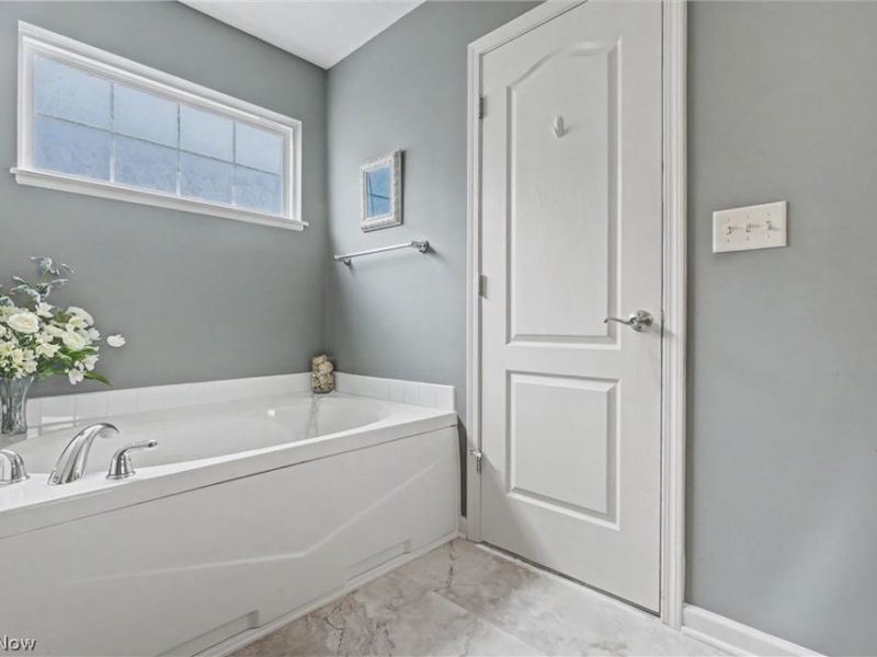 3549 Elmhurst Circle, Uniontown, OH 44685 Photo 23