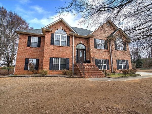 12 Berkshire Drive NW, Cartersville, GA 30120