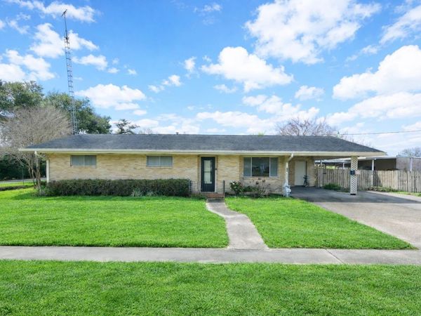 108 Young, Thibodaux, LA 70301