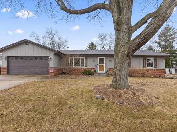 1315 Lily ROAD, Oconomowoc, WI 53066