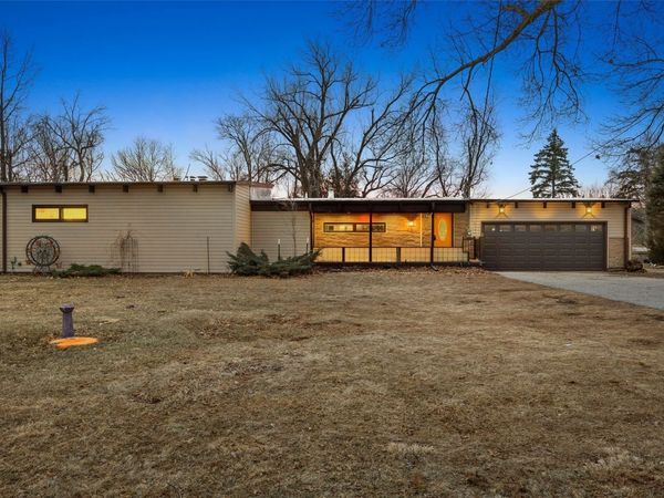 1945 30th St Dr SE, Cedar Rapids, IA 52403