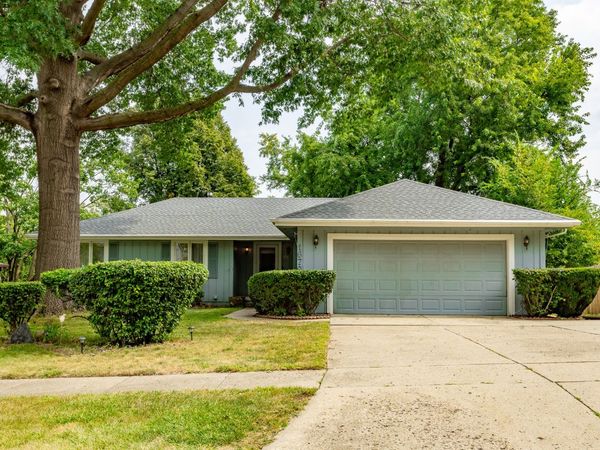 1679 NW 99th Street, Clive, IA 50325