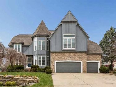 6642 Monticello Court, Parkville, MO 64152