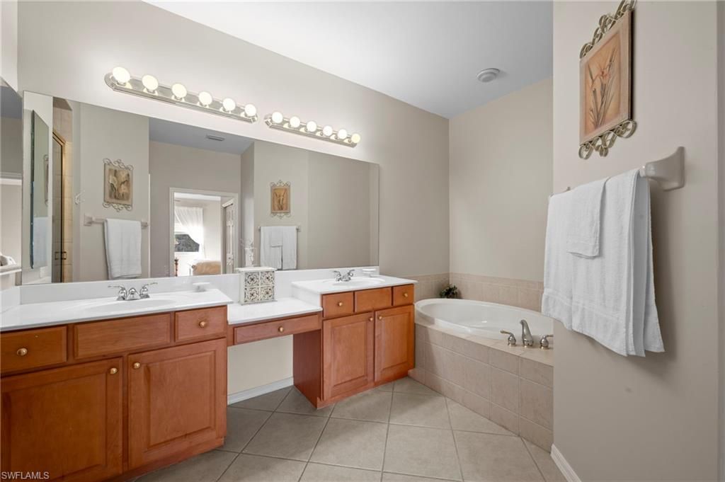 3990 Bishopwood Ct W, Unit 202, Naples, FL 34114 Photo