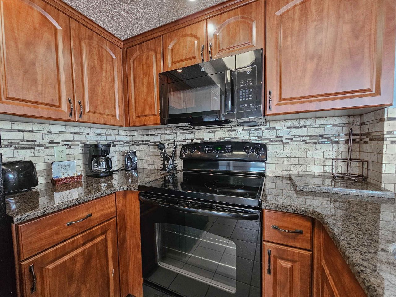 9820 Queensway Blvd.  Photo 10