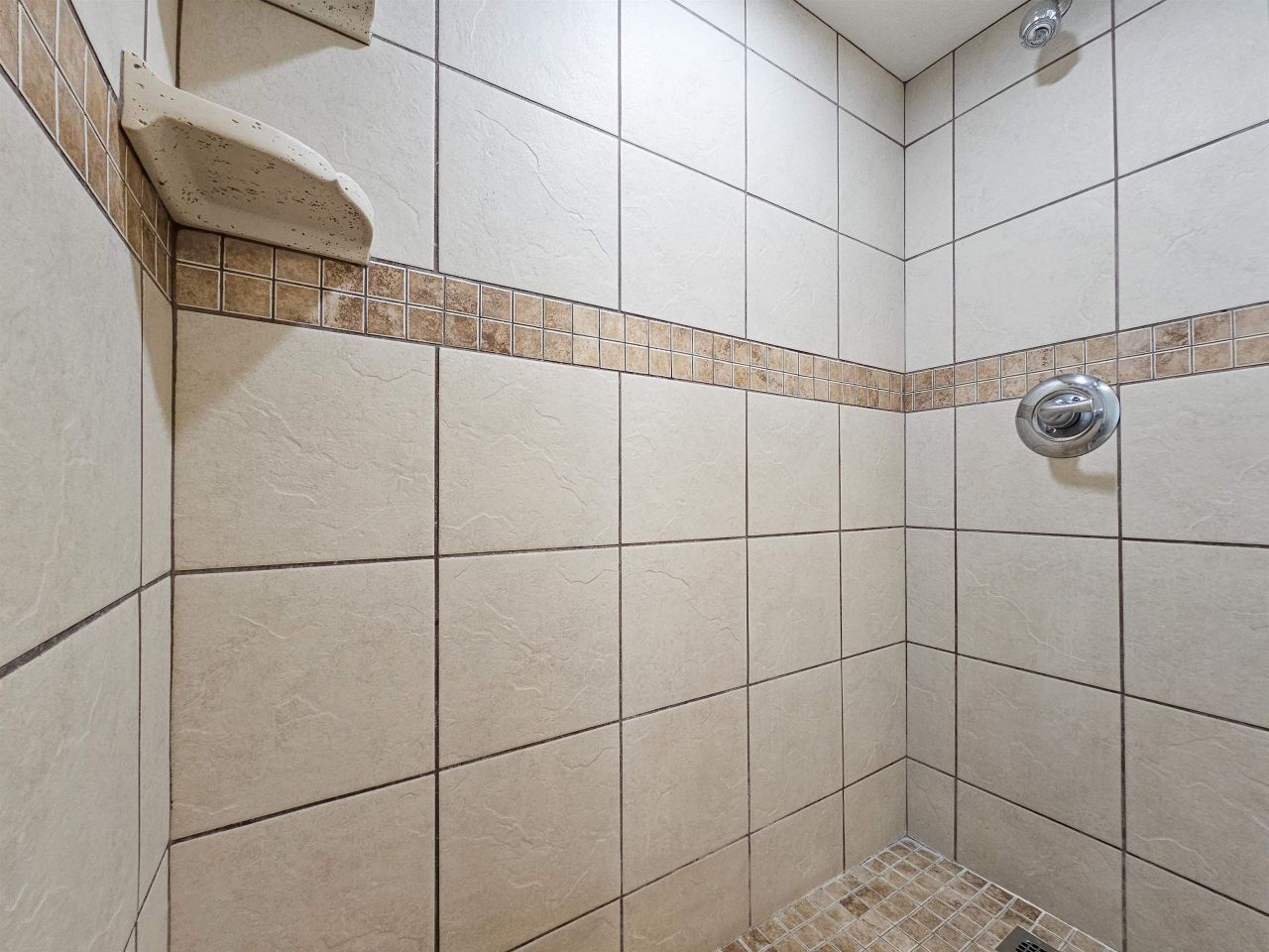 9820 Queensway Blvd.  Photo 24