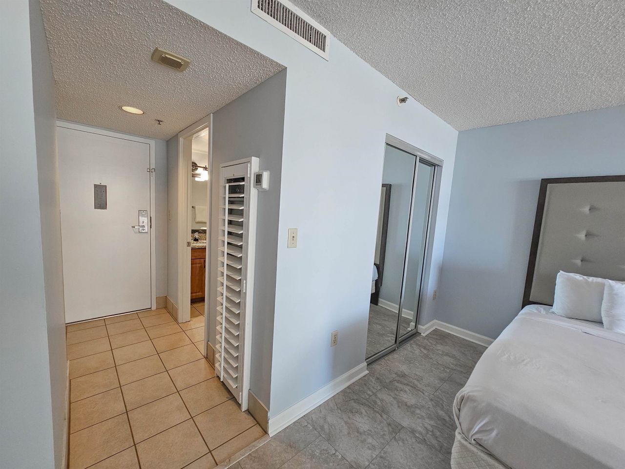 9820 Queensway Blvd.  Photo 33