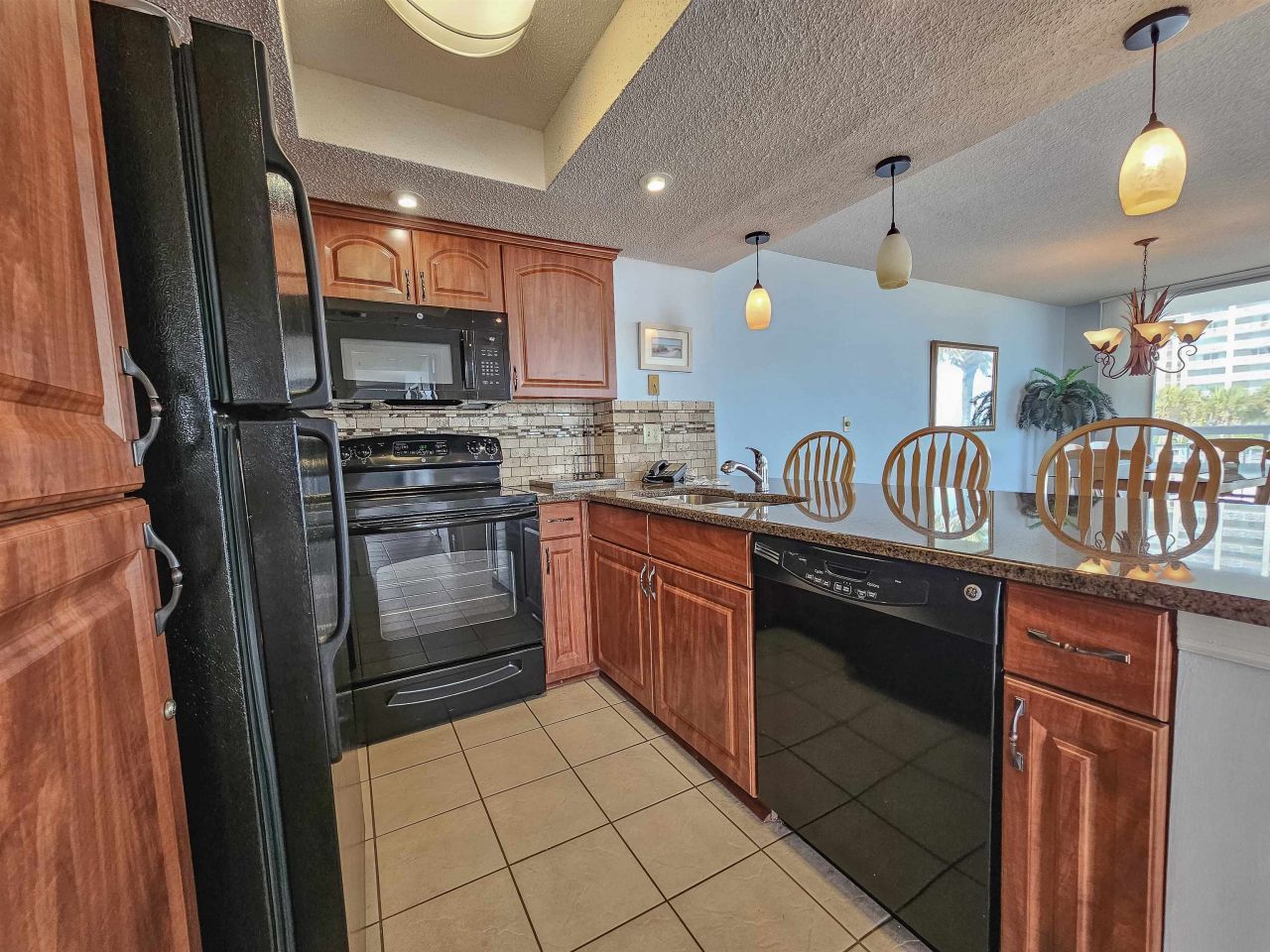 9820 Queensway Blvd.  Photo 9