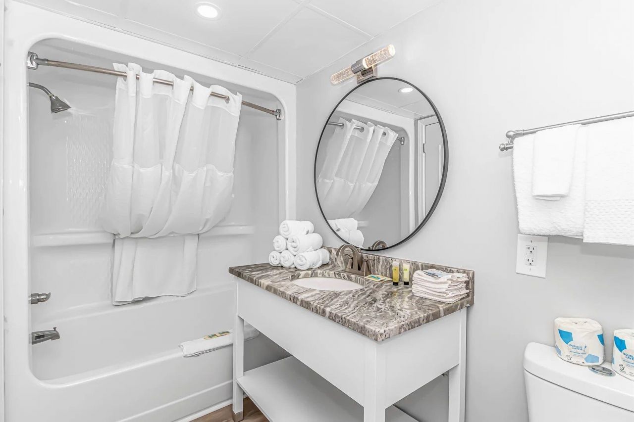 2000 N Ocean Blvd. Photo 17